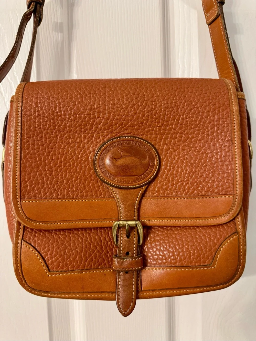 Vintage Dooney & Bourke Brown Leather Pebbled Crossbody Buckle Closure Purse Bag